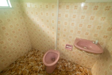 Casa para alugar com 60m², 2 quartos e 1 vaga Casa para alugar com 60m², 2 quartos e 1 vagaBanheiro