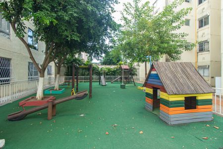 Apartamento para alugar com 50m², 2 quartos e 1 vaga Apartamento para alugar com 50m², 2 quartos e 1 vagaÁrea comum - Playground