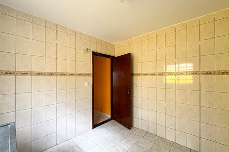 Casa para alugar com 100m², 2 quartos e 2 vagasCozinha 