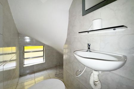 Casa para alugar com 100m², 2 quartos e 2 vagasLavabo 