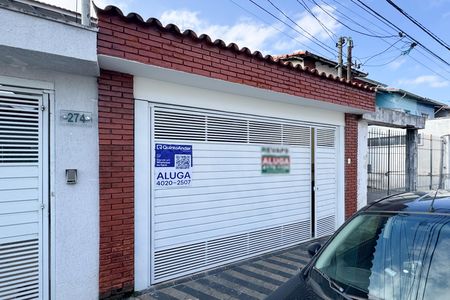Casa para alugar com 100m², 2 quartos e 2 vagasFachada