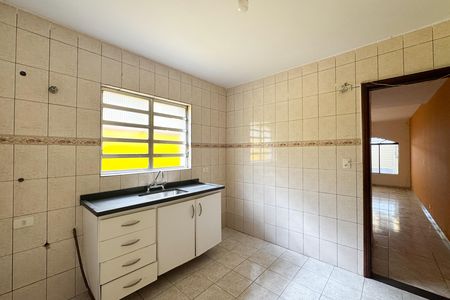 Casa para alugar com 100m², 2 quartos e 2 vagasCozinha 