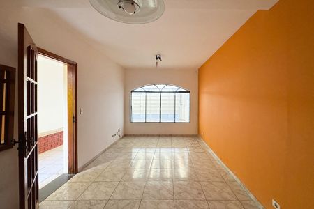 Casa para alugar com 100m², 2 quartos e 2 vagasSala