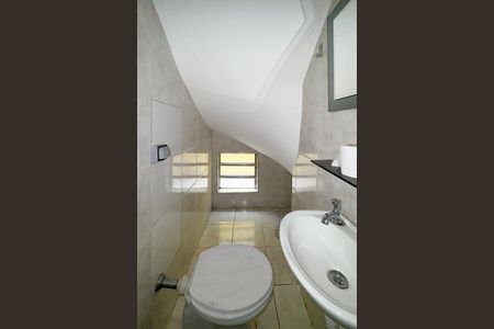 Casa para alugar com 100m², 2 quartos e 2 vagasLavabo 
