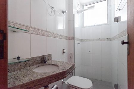 Apartamento à venda com 77m², 2 quartos e 1 vaga Apartamento à venda com 77m², 2 quartos e 1 vagaBanheiro social