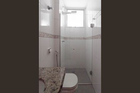 Apartamento à venda com 77m², 2 quartos e 1 vaga Apartamento à venda com 77m², 2 quartos e 1 vagaBanheiro social