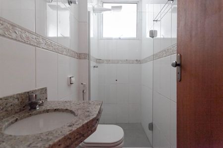 Apartamento à venda com 77m², 2 quartos e 1 vaga Apartamento à venda com 77m², 2 quartos e 1 vagaBanheiro social