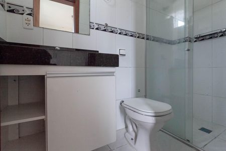 Apartamento à venda com 77m², 2 quartos e 1 vaga Apartamento à venda com 77m², 2 quartos e 1 vagaBanheiro da suíte