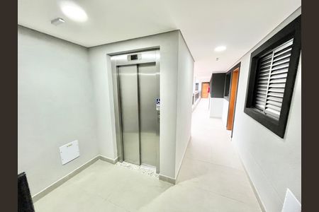 Apartamento à venda com 38m², 2 quartos e sem vaga Apartamento à venda com 38m², 2 quartos e sem vagaElevador