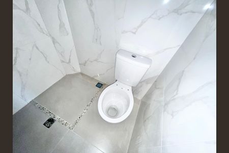 Apartamento à venda com 38m², 2 quartos e sem vaga Apartamento à venda com 38m², 2 quartos e sem vagaBanheiro