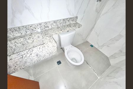 Apartamento à venda com 45m², 2 quartos e 1 vaga Apartamento à venda com 45m², 2 quartos e 1 vagaBanheiro