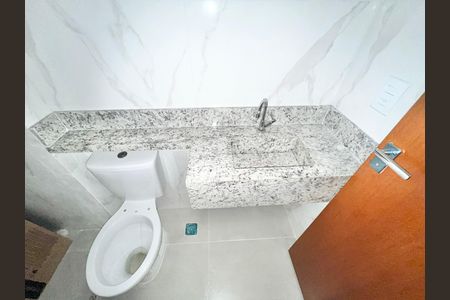 Apartamento à venda com 45m², 2 quartos e 1 vaga Apartamento à venda com 45m², 2 quartos e 1 vagaBanheiro da Suíte 1
