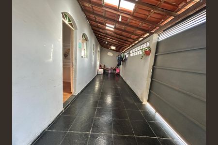 Casa à venda com 89m², 3 quartos e 2 vagas Casa à venda com 89m², 3 quartos e 2 vagasCorredor
