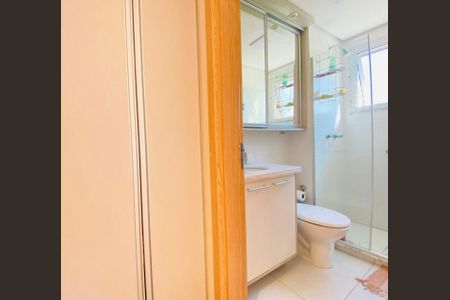 Apartamento à venda com 62m², 2 quartos e 2 vagas Apartamento à venda com 62m², 2 quartos e 2 vagasBanheiro da Suíte