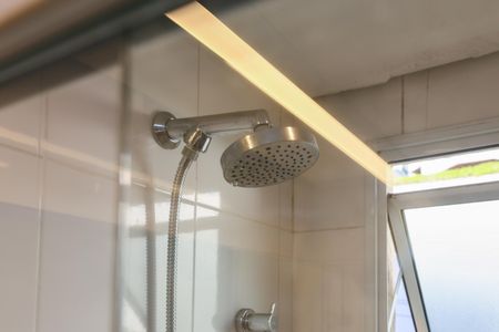Apartamento à venda com 80m², 2 quartos e 2 vagas Apartamento à venda com 80m², 2 quartos e 2 vagasBanheiro da Suíte