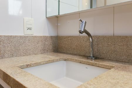Apartamento à venda com 80m², 2 quartos e 2 vagas Apartamento à venda com 80m², 2 quartos e 2 vagasBanheiro da Suíte