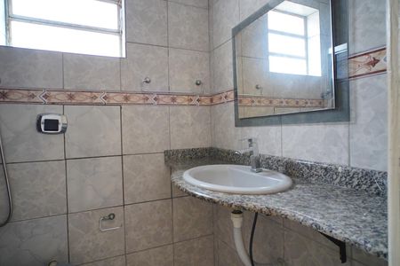 Banheiro  de apartamento para alugar com 2 quartos, 60m² em Jardim Dona Leopoldina, Porto Alegre