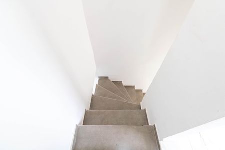 Casa para alugar com 55m², 2 quartos e 1 vagaEscada