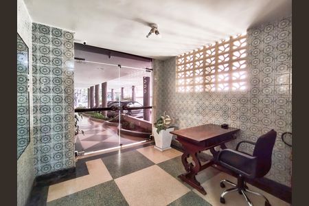 Apartamento à venda com 80m², 2 quartos e 1 vaga Apartamento à venda com 80m², 2 quartos e 1 vagaFachada e portaria
