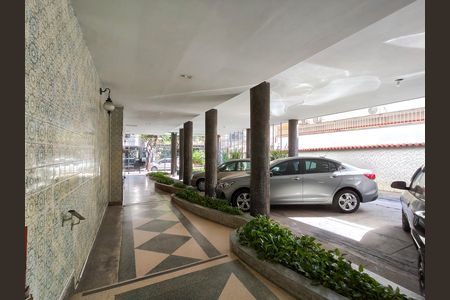 Apartamento à venda com 80m², 2 quartos e 1 vaga Apartamento à venda com 80m², 2 quartos e 1 vagaFachada e portaria