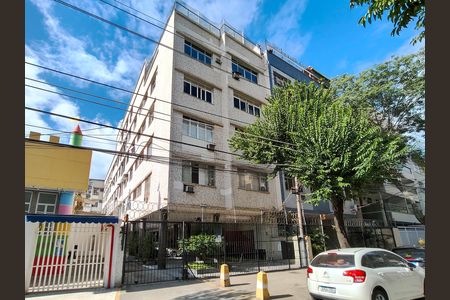Apartamento à venda com 80m², 2 quartos e 1 vaga Apartamento à venda com 80m², 2 quartos e 1 vagaFachada e portaria
