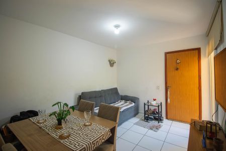 Sala de apartamento para alugar com 2 quartos, 60m² em Monjolos, São Gonçalo