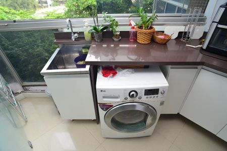 Apartamento à venda com 70m², 2 quartos e 1 vagaÁrea de Serviço
