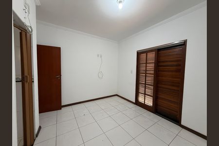 Casa à venda com 114m², 3 quartos e 3 vagasSuíte