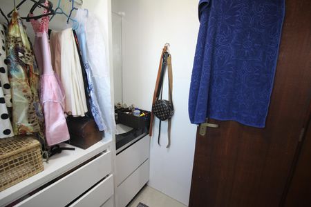 Suite Quarto 1 de apartamento para alugar com 2 quartos, 65m² em Glória, Contagem