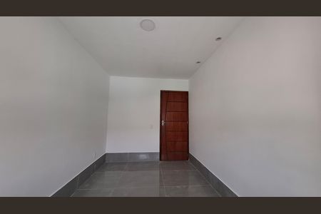Sala de casa para alugar com 1 quarto, 40m² em Bento Ribeiro, Rio de Janeiro