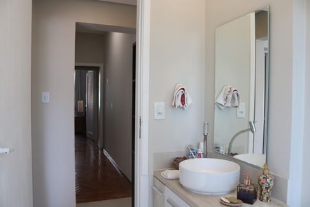Casa à venda com 150m², 4 quartos e 2 vagasBanheiro 1