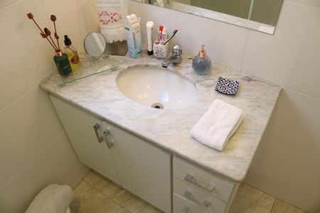 Casa à venda com 150m², 4 quartos e 2 vagasBanheiro 2