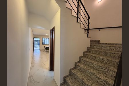 Escada de casa à venda com 3 quartos, 125m² em Vila Nova, São Paulo