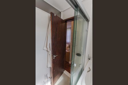 Apartamento à venda com 160m², 4 quartos e 2 vagas Apartamento à venda com 160m², 4 quartos e 2 vagasBanheiro da Suíte 1