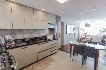 Apartamento à venda com 160m², 4 quartos e 2 vagas Apartamento à venda com 160m², 4 quartos e 2 vagasCozinha