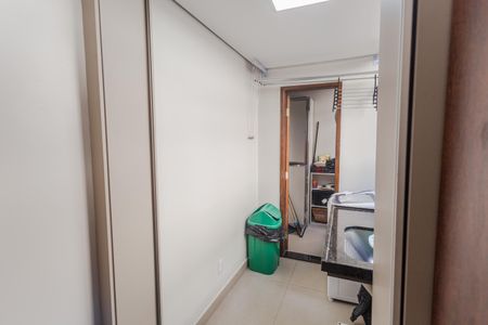 Apartamento à venda com 160m², 4 quartos e 2 vagas Apartamento à venda com 160m², 4 quartos e 2 vagasÁrea de Serviço