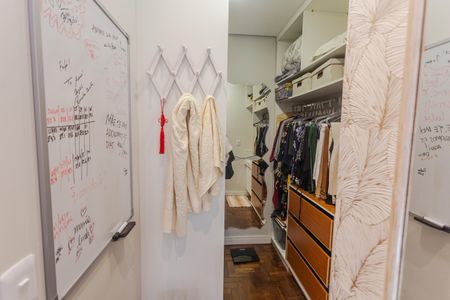 Apartamento à venda com 160m², 4 quartos e 2 vagas Apartamento à venda com 160m², 4 quartos e 2 vagasCloset da Suíte 1