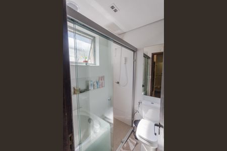 Apartamento à venda com 160m², 4 quartos e 2 vagas Apartamento à venda com 160m², 4 quartos e 2 vagasBanheiro da Suíte 1