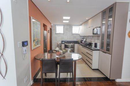 Apartamento à venda com 160m², 4 quartos e 2 vagas Apartamento à venda com 160m², 4 quartos e 2 vagasCozinha