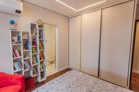 Apartamento à venda com 160m², 4 quartos e 2 vagas Apartamento à venda com 160m², 4 quartos e 2 vagasSuíte 2