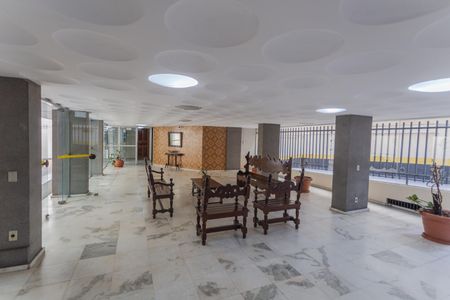 Apartamento à venda com 160m², 4 quartos e 2 vagas Apartamento à venda com 160m², 4 quartos e 2 vagasHall de entrada