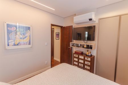 Apartamento à venda com 160m², 4 quartos e 2 vagas Apartamento à venda com 160m², 4 quartos e 2 vagasSuíte 1