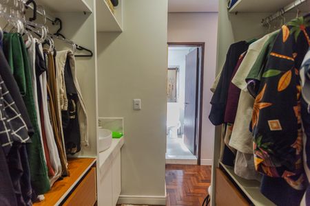 Apartamento à venda com 160m², 4 quartos e 2 vagas Apartamento à venda com 160m², 4 quartos e 2 vagasCloset da Suíte 1