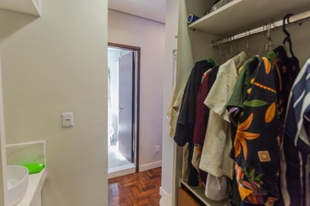 Apartamento à venda com 160m², 4 quartos e 2 vagas Apartamento à venda com 160m², 4 quartos e 2 vagasCloset da Suíte 1