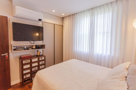Apartamento à venda com 160m², 4 quartos e 2 vagas Apartamento à venda com 160m², 4 quartos e 2 vagasSuíte 1