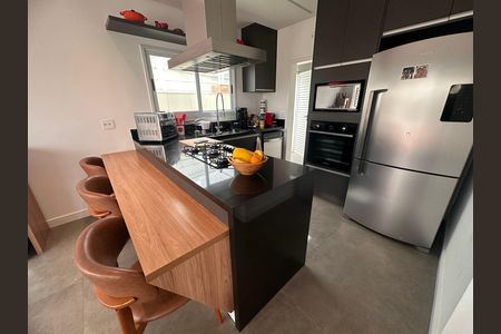 Casa de condomínio à venda com 240m², 4 quartos e 3 vagas Casa de condomínio à venda com 240m², 4 quartos e 3 vagasCozinha