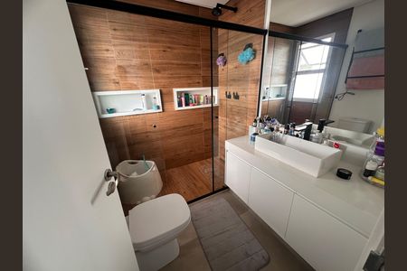 Casa de condomínio à venda com 240m², 4 quartos e 3 vagas Casa de condomínio à venda com 240m², 4 quartos e 3 vagasBanheiro suíte