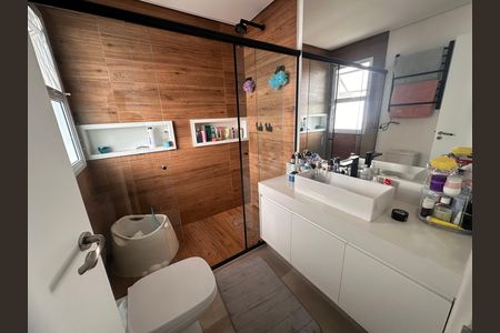Casa de condomínio à venda com 240m², 4 quartos e 3 vagas Casa de condomínio à venda com 240m², 4 quartos e 3 vagasBanheiro suíte