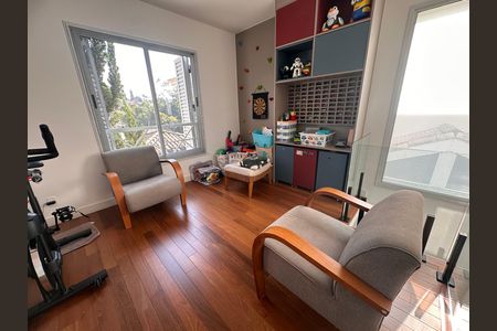 Casa de condomínio à venda com 240m², 4 quartos e 3 vagas Casa de condomínio à venda com 240m², 4 quartos e 3 vagasQuarto de brinquedo