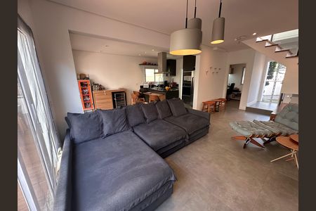 Casa de condomínio à venda com 240m², 4 quartos e 3 vagas Casa de condomínio à venda com 240m², 4 quartos e 3 vagasSala